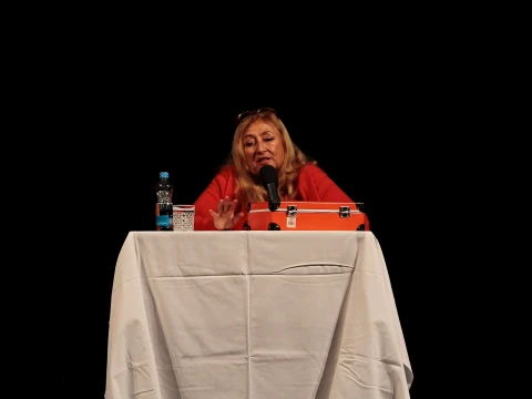 24. 9. Halina Pawlowská - Manuál zralé ženy — fotografie 3