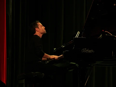 20. 10. Yogev Shetrit Trio — fotografie 11